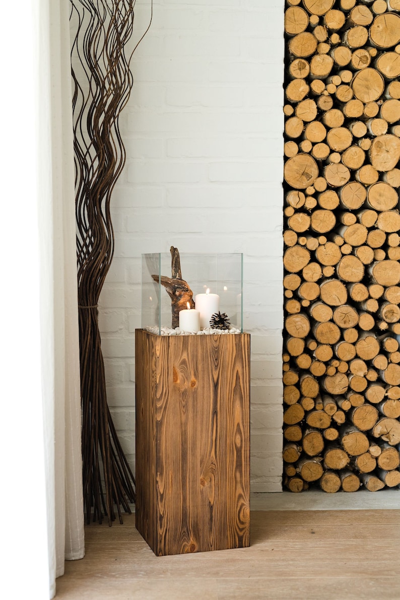 Windlicht Säule aus Holz und Glas – Rustikale Bodenlaterne 80 oder 100 cm, Kerzenständer für Wohnzimmer, Balkon oder Terrasse, Farbton Nuss bild 4