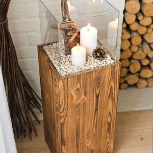 Windlicht Säule aus Holz und Glas – Rustikale Bodenlaterne 80 oder 100 cm, Kerzenständer für Wohnzimmer, Balkon oder Terrasse, Farbton Nuss bild 5