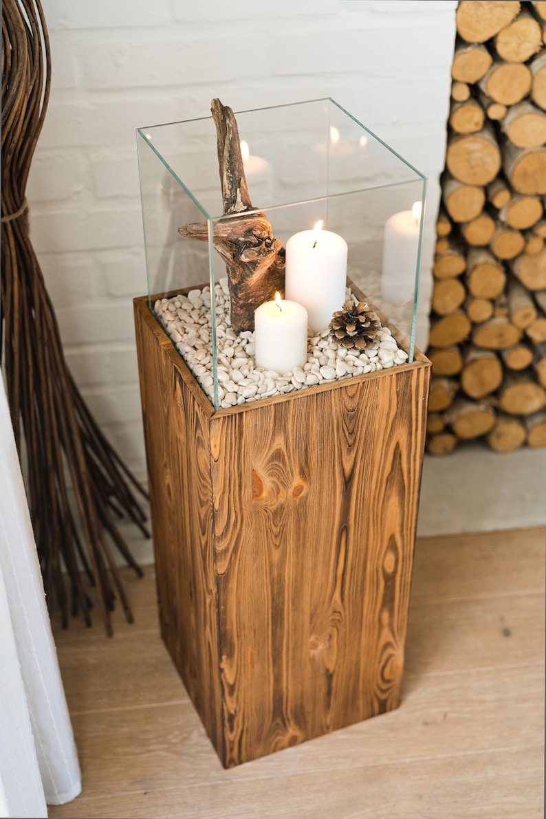 Windlicht Säule aus Holz und Glas – Rustikale Bodenlaterne 80 oder 100 cm, Kerzenständer für Wohnzimmer, Balkon oder Terrasse, Farbton Nuss bild 5
