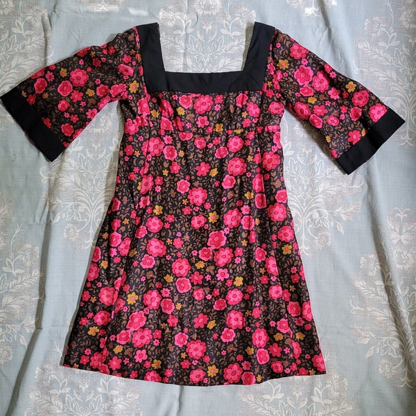 Hand made (not by me) short mini go go dress in floral