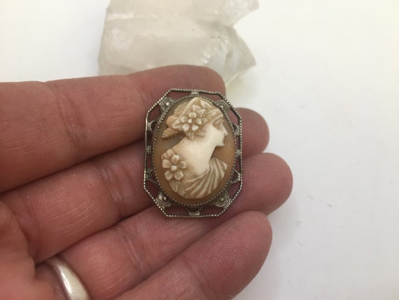 Vintage  Silver Tone   Cameo Brooch Orlament side… - image 4