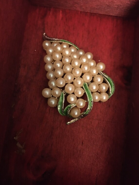 Pearl vintage brooch enamel pin - image 7