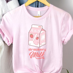 Camiseta com morango e leite, camiseta com morango e leite, camiseta com morango e leite, morango kawaii, camiseta com leite rosa, camiseta fofa com leite, presente gastronômico, morango fofo