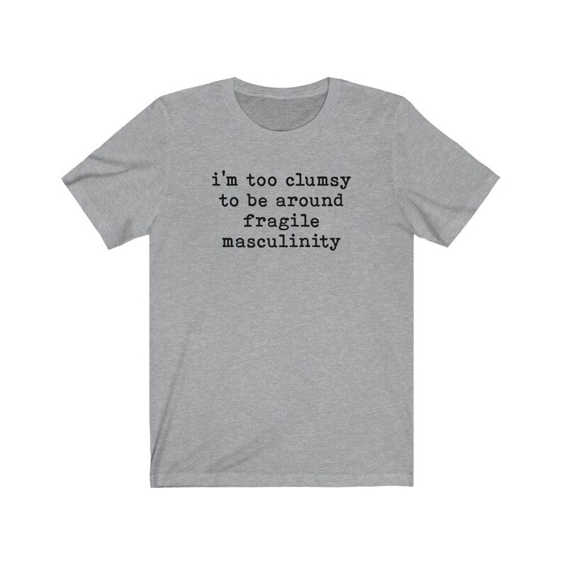 Puede incluir: Una camiseta gris jaspeada con el texto "i'm too clumsy to be around fragile masculinity" impreso en negro.