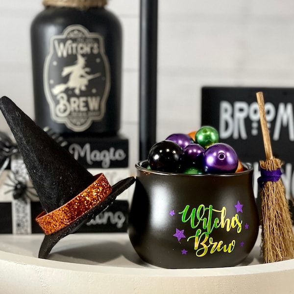 Décor de plateau à plusieurs niveaux d’Halloween, Brew de sorcières, plateau à plusieurs niveaux de sorcière, décoration intérieure d’Halloween, mini chaudron de sorcières, balai de sorcière