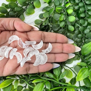 Clear quartz crystal moon - small clear quartz moon - 17mm clear quartz mini moon carving - crystal moon magic - clear quartz crescent moon