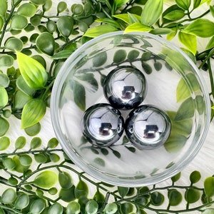 Sphère d&#39;hématite - boule de cristal d&#39;hématite - sphère polie d&#39;hématite de 1,3 po - sphère d&#39;hématite de 33 mm - orbe d&#39;hématite argentée - outil de scrying brillant