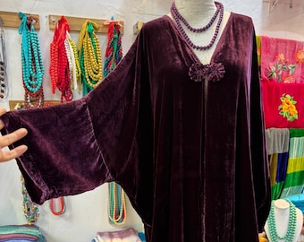 Silk Velvet Coat for Women, Luxury Jacket/Cardigan, Silk Velvet Duster for Party in Different Sizes and Colors.