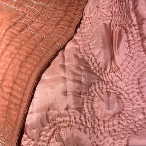 Vietnam Natural Silk Velvet Quilted Blanket, Warm Comforter, Soft Duvet, Quilted Bedspread, Hand-stitched Throw/Coverlet, Soft and Luxurious