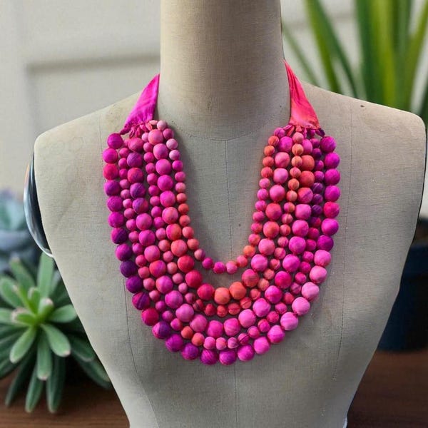 Colar de seda rosa com várias camadas e miçangas, colar de tecido para mulheres, colar de seda com várias fileiras de miçangas, feito à mão e leve.