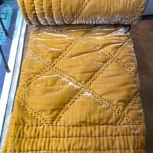 Luxurious Silk Velvet Quilt, Hand-stitched Silk Velvet Bedspread/Throw/Coverlet/Duvet in King/Queen/Full/Twin and Custom Sizes