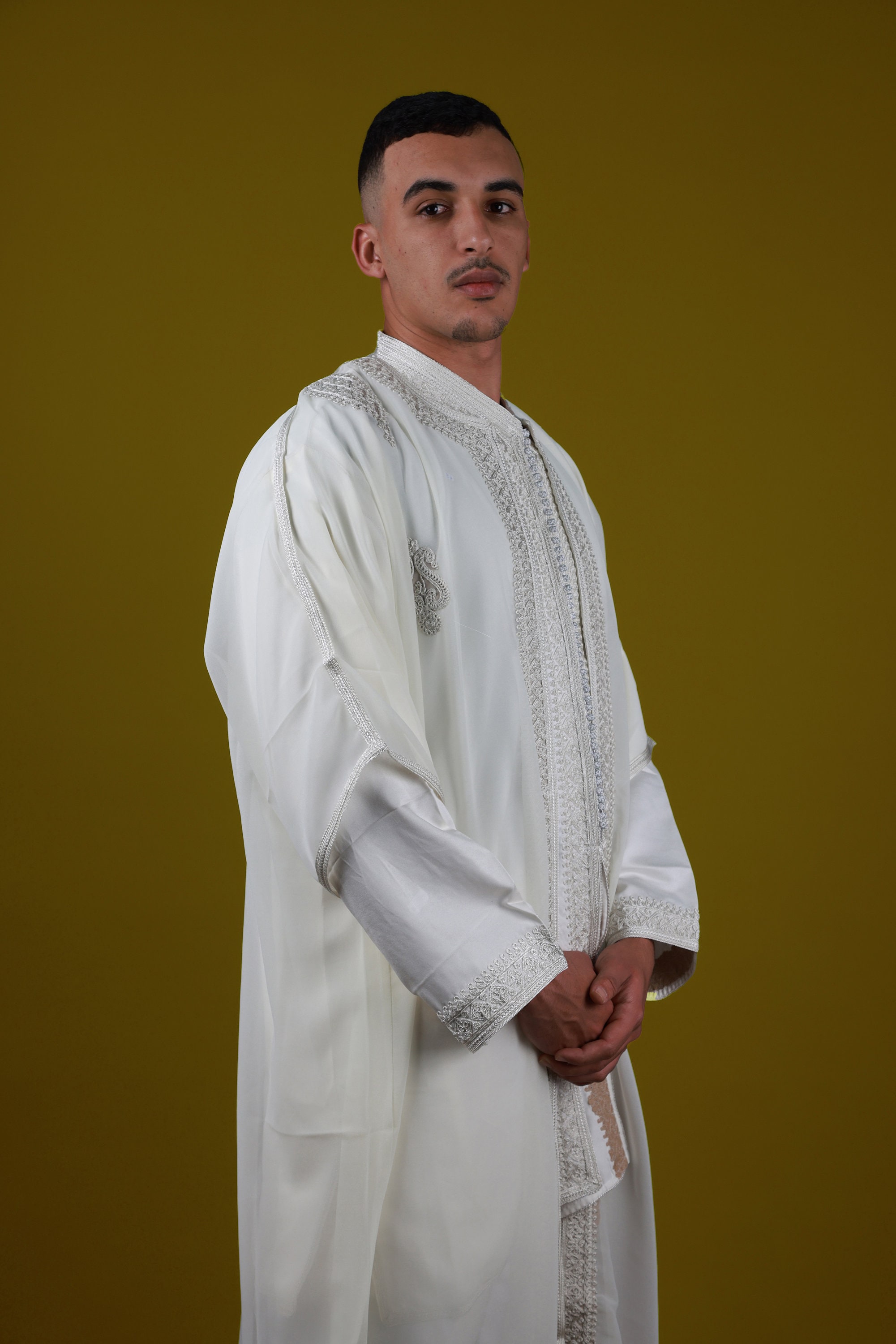 希少品★モロッコ民族衣装 男性用 カフタンスーツ 礼装用 オフホワイト 高級品！ 新品未着用☆モロッコ民族衣装 男性用正装ジュラバ オフホワイト