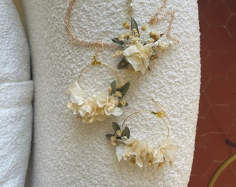 Collier dos nu et boucles d'oreille personnalisables en fleurs éternelles. Chaîne doré ou argenté. Idéal pour mariage