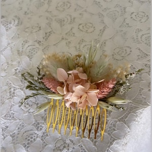 Comb made of dried and preserved flowers for bohemian wedding pale pink hydrangea boho