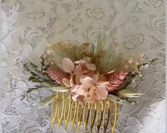 Peigne en fleurs séchées et stabilisées pour mariage bohème rose pâle hortensia boho