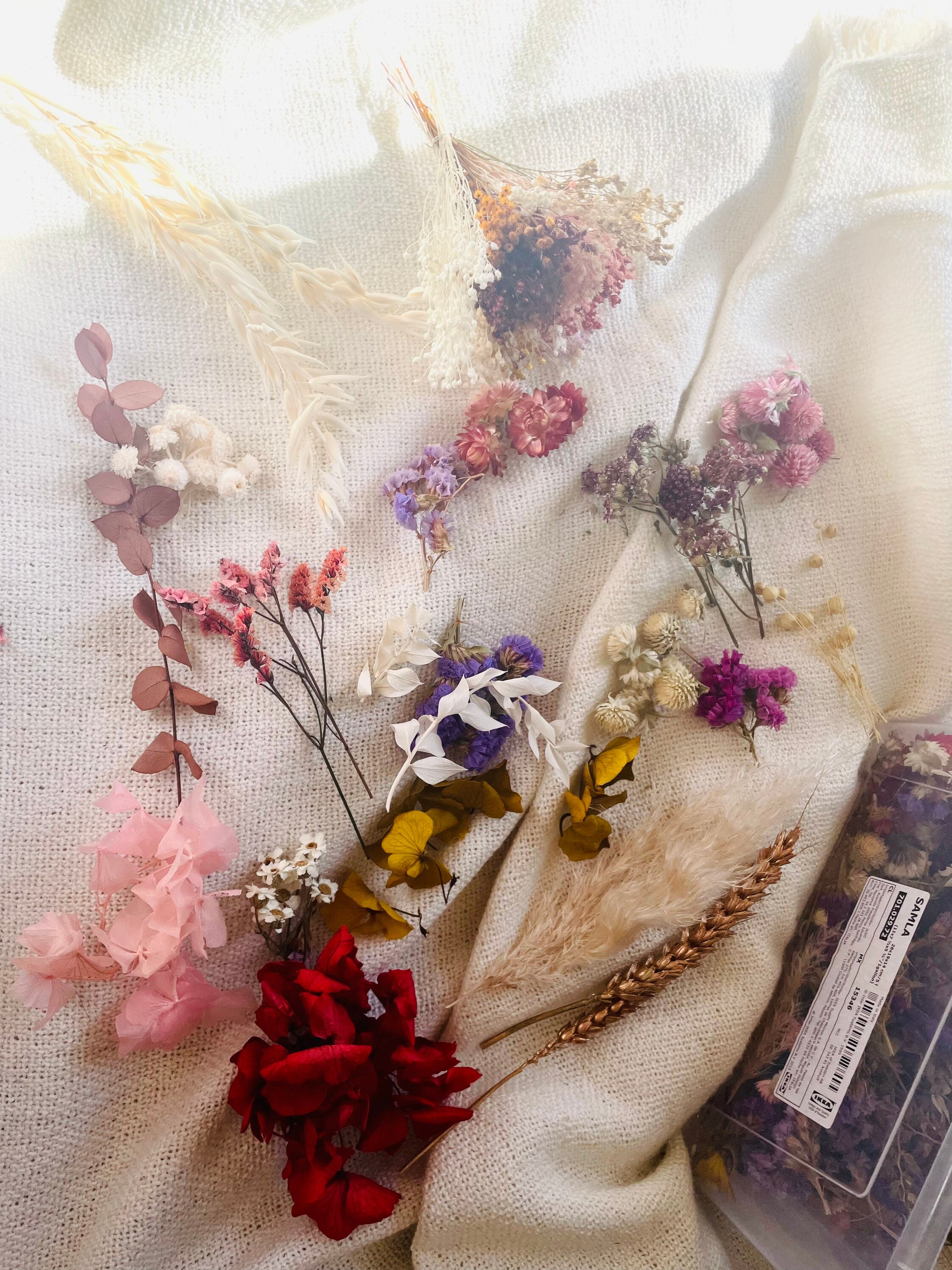 200 Fleurs Séchées Vrac + de 12 Variétés Différentes et Couleurs Idéale Dye | Bougies, Herbiers, Etc