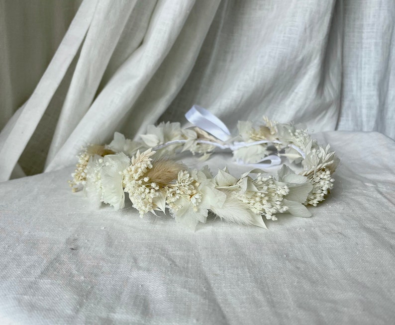 Couronne de fleurs séchées blanches et beiges pour cheveux en hortensia mariage baptême anniversaire image 1