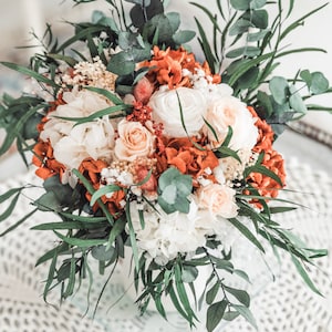 Brautstrauß Trockenblumen weiß und Terrakotta Schleierkraut weiße Rosen Hortensien Eukalyptus - Elegante natürliche rustikale Boho Hochzeit