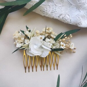 Comb made of dried and preserved flowers for white and natural boho bohemian hydrangea wedding