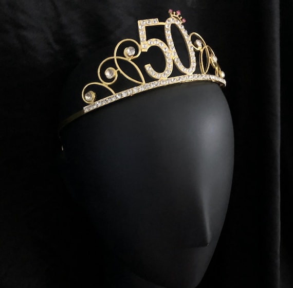 Schärpe & Krone Zum 50. Geburtstag Für Damen – Goldene '50 And Fabulous' Deko Mit Perlennadel | Geburtstagsgeschenk-Set