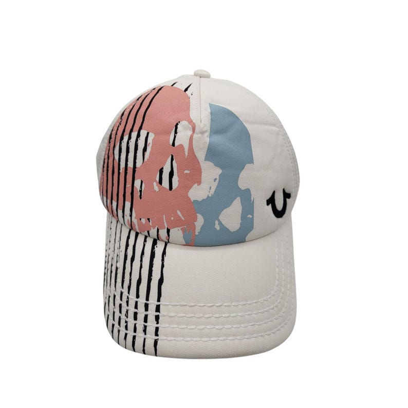 Gorra de camionero True Religion Skull Y2K Snapback blanca con estampado rosa estilo streetwear RARA imagen 1