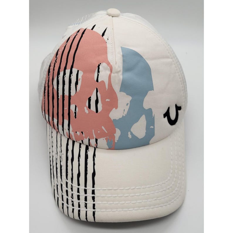 Gorra de camionero True Religion Skull Y2K Snapback blanca con estampado rosa estilo streetwear RARA imagen 9