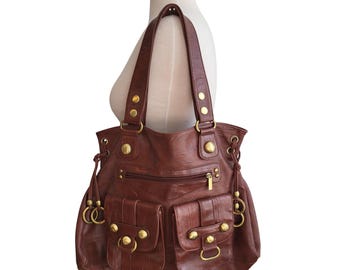 Bolso de hombro hobo holgado de piel marrón estilo Y2K vintage con bolsillo cargo y herrajes de latón, estilo boho.