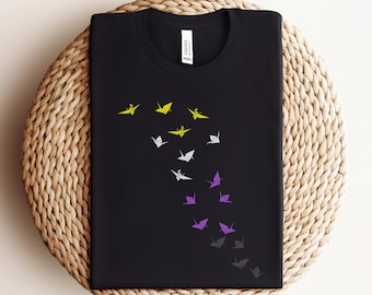Camiseta no binaria de grulla de origami, No binaria, LGBT, LGBTQ, Regalos Enby, Camiseta del orgullo, Tiendas de propiedad queer, Orgullo sutil, Orgullo no binario, No binario