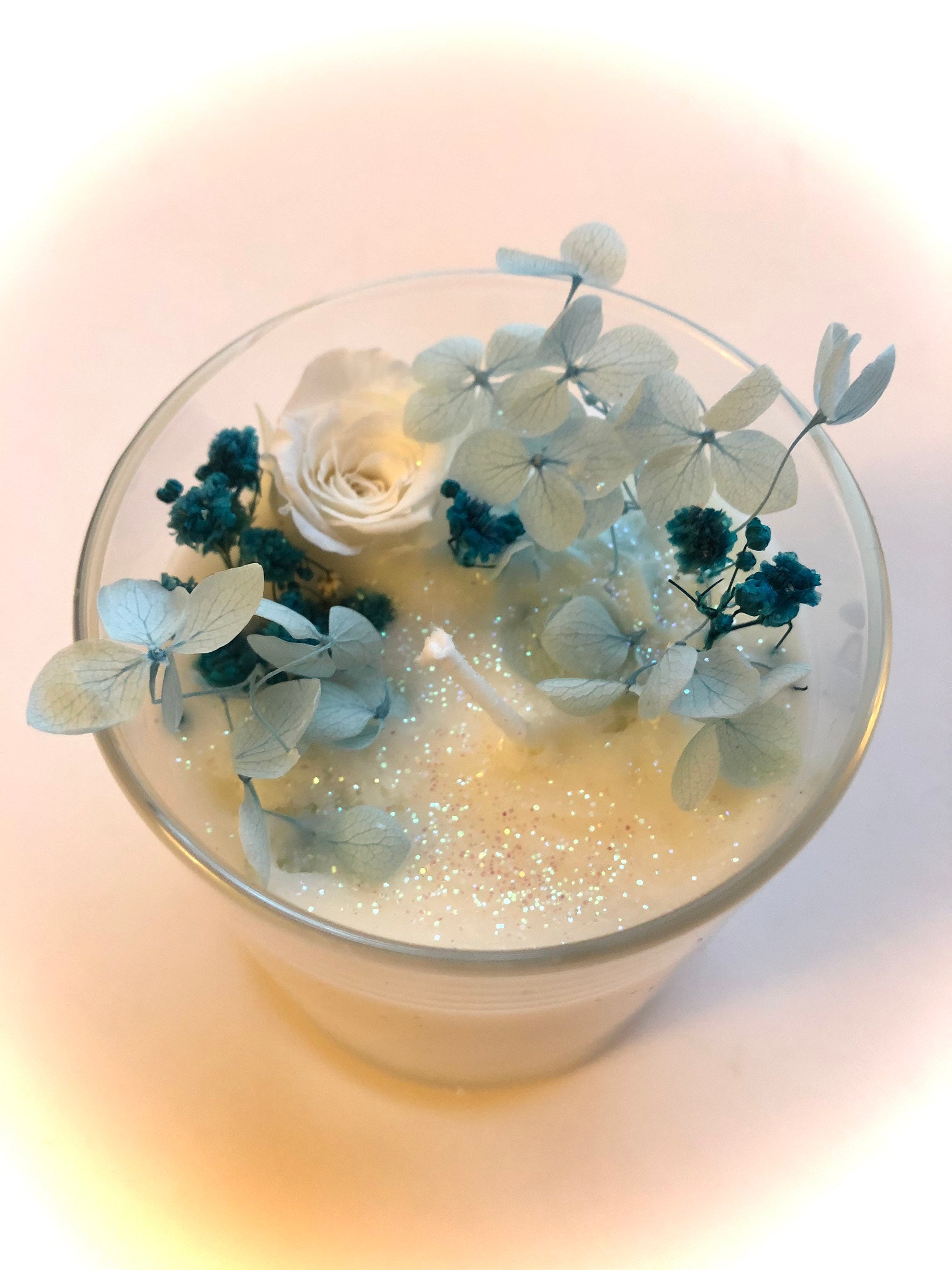 Bougie avec Fleurs Séchées et Rose Blanche Éternelle - Senteur Monoï Cadeau Fête Des Grands-Mères