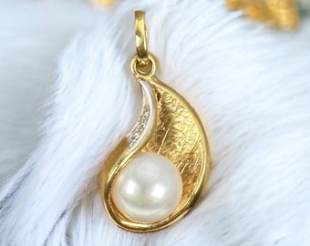 Pendant gold 333 pendant freshwater pearl pearl zirconia leaf modern luxury eye-catcher 8kt 8ct 333er