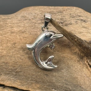 Collier dauphin pendentif 925 argent 22 mm x 15 mm vintage rare pendentif rare cadeau femmes hommes exclusif rétro intemporel moderne objet de collection