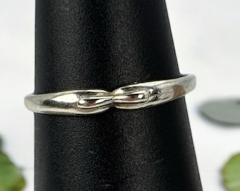 Bague fantaisie ethnique kouma ajourée en argent ciselé