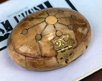 Small jewelry box bone brass vintage jewelry box domed lid old eye-catcher gift idea eye-catcher brass