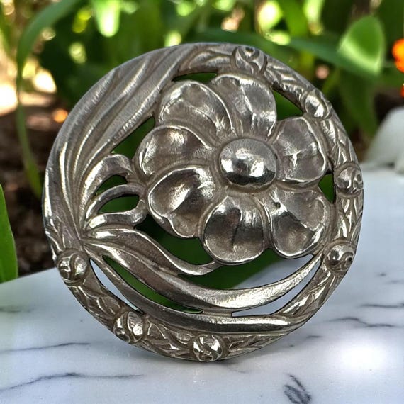 Broche originale argent, bijou sensuelle et rétro