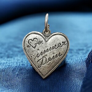 Orecchini Pendenti A Cuore In Argento Placcato – Incisi 'Amore. Adore' – LOVE Beads