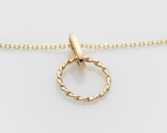Colgante delicado de oro macizo de 14 k con cadena de corte de diamante