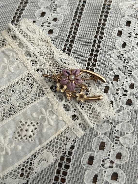 Vintage wishbone pin with flowers