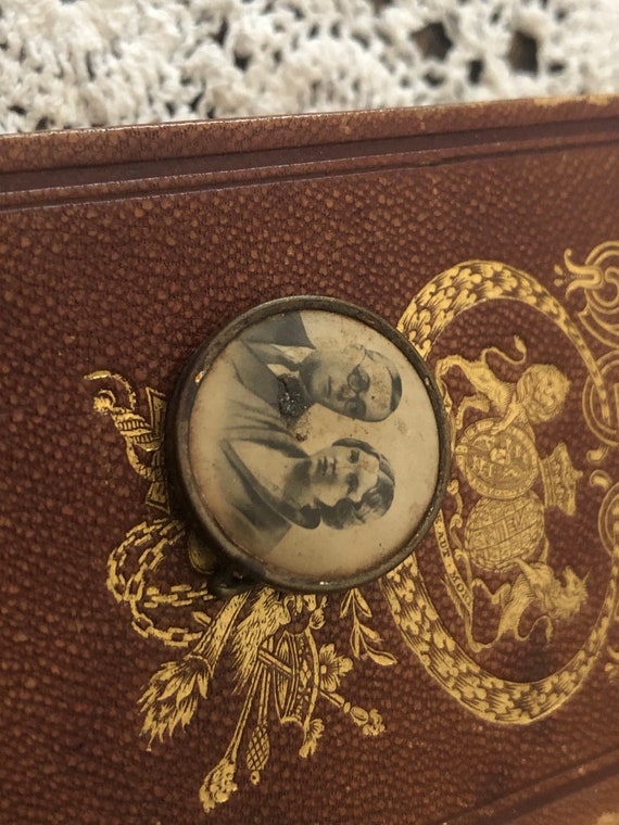 Antique photo brooch of a couple, antique photo p… - image 3