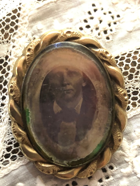 Fading Memories Daguerreotype Mourning Brooch of a Victorian Man, Daguerreotype Photos, Mourning Jeweley, Victorian Mourning