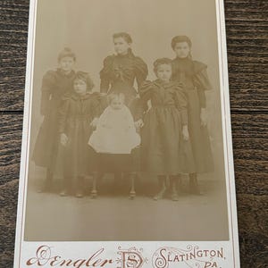 Carte de cabinet antique de six sœurs victoriennes !