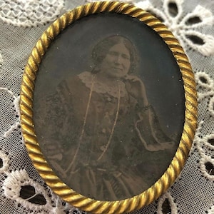 Hand Colored Antique Ambrotype Brooch of a Victorian Woman, Victorian Mourning, Mourning Brooch, Keepsake Jewelry, Memento Mori, Oddities
