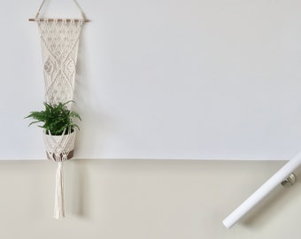 Macrame Plant Hanger / Nursery Macrame / Wall Hanging Planter / Boho Macrame Plant Hanger / Nursery Decor Plant Holder