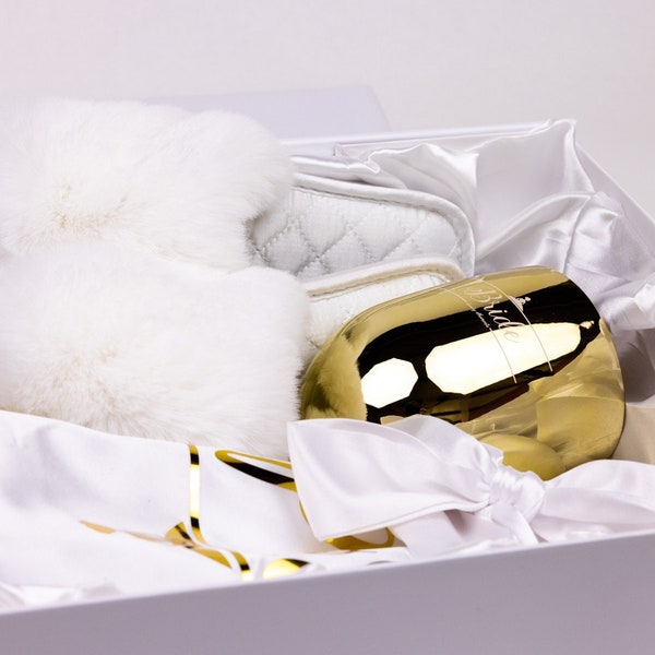 Gift box bride wedding white - dressing gown / kimono - slipper plush white - champagne glass gold - getting ready - JGA - wedding