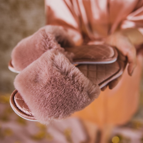 Slipper Plüsch - elegante Hausschuhe - in weiß, rosegold oder schwarz - Valentinstag Geschenk - Getting Ready - JGA - Wedding