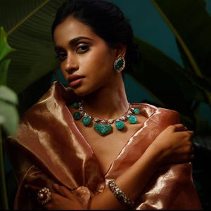 Stylish carving stone  kundan necklace /kundan choker / kundan earrings / polki set / sabysachi designer