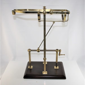Decanting cradle/mechanical wine or port pourer