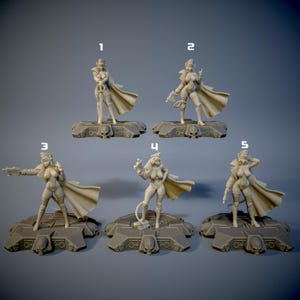 Può includere: Cinque miniature in resina grigio chiaro non dipinte raffiguranti personaggi femminili in uniformi militari con mantelli, ciascuna su una base esagonale con un motivo a teschio. Le figure sono numerate da uno a cinque e mostrano varie pose.