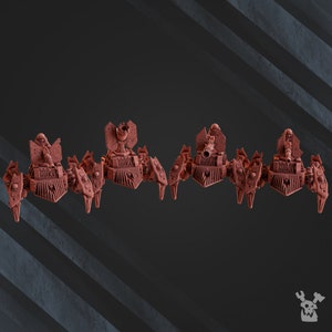 Puede incluir: Cinco vehículos de guerra en miniatura de plástico rojo con seis patas cada uno. Los vehículos tienen una torreta de cañón elevada y están en línea mirando hacia adelante.