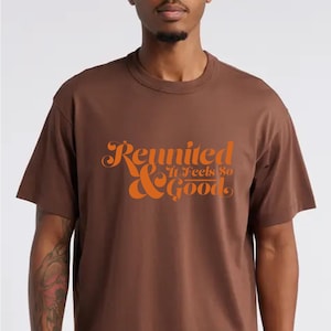 Reunited & It Feels So Good, chemise réunion de famille, t-shirt de famille, arbre généalogique, chemise de famille noire, idée de chemise de réunion, conception de chemise