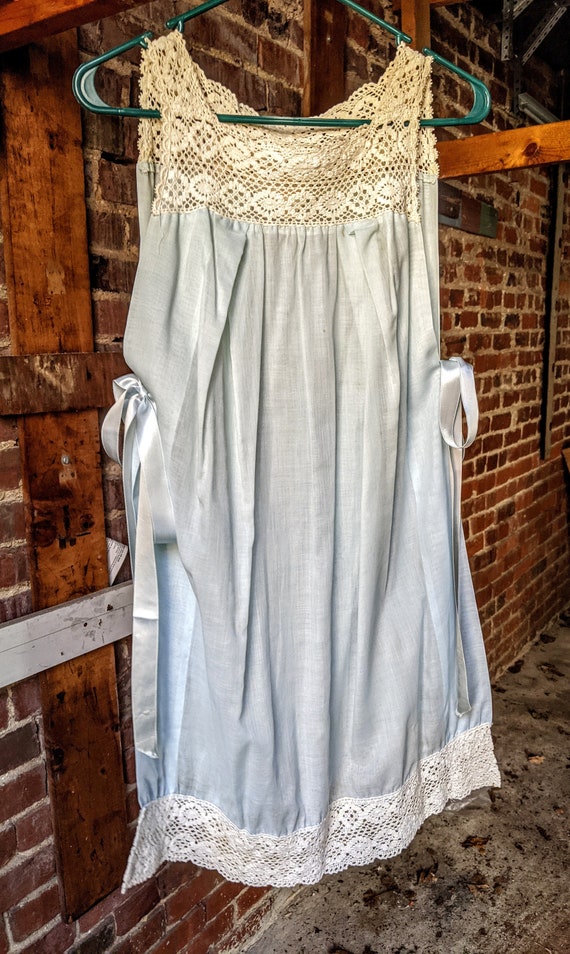 Vintage late 1950's Saks Fifth Avenue Vintage powd